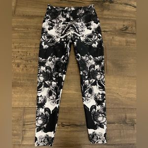 Black floral print leggings